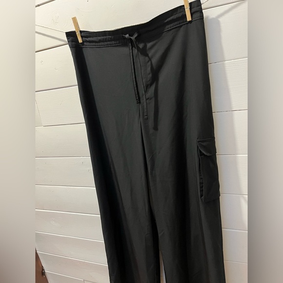 🖤 Old Navy Black Quick-Dry Utility Pants – Size M tall – NWOT🖤 - Picture 6 of 8